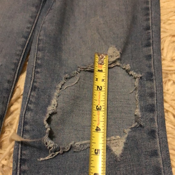 Levi’s 724 High Rise Straight Crop-Sz 28-Med Wash-Distressed Knee-Raw Edge Cuff - Picture 14 of 15